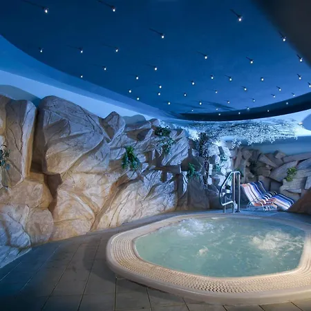 Lux - Sauna And Hot Tub