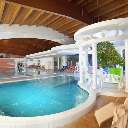 Lux - Sauna And Hot Tub 펜션