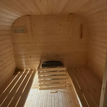 Lux - Sauna And Hot Tub 펜션